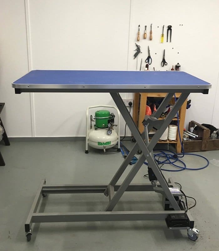 Upholstery workshop hydraulic table