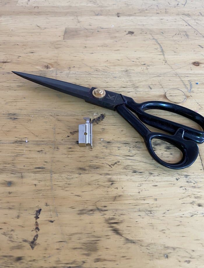 Upholstery metal joining with scissors ready for single piping
