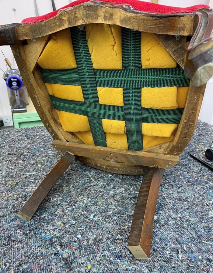 Chair-with-elastic-webbing-with-cracked-yellow-sponge-700x900