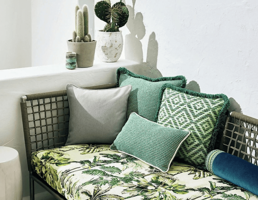 Seating upholstered in outdoor fabric Japura in colour Amazon